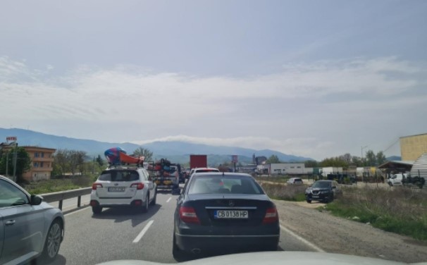 На граничния пункт Кулата с Гърция има огромна колона от